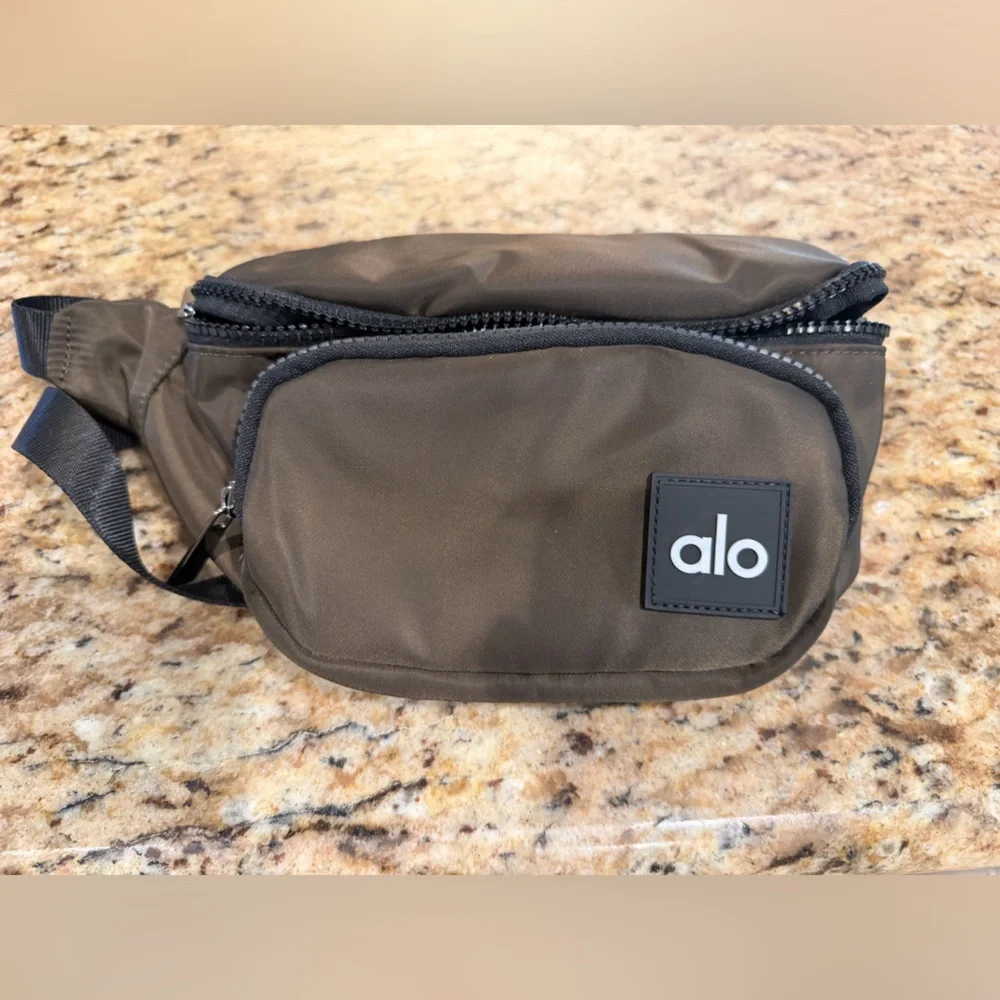 ALO Yoga Explorer Fanny Pack in the color Espresso - Picture 2 of 4
